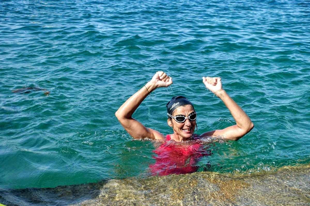 swimmer celebrating in water in lac leman