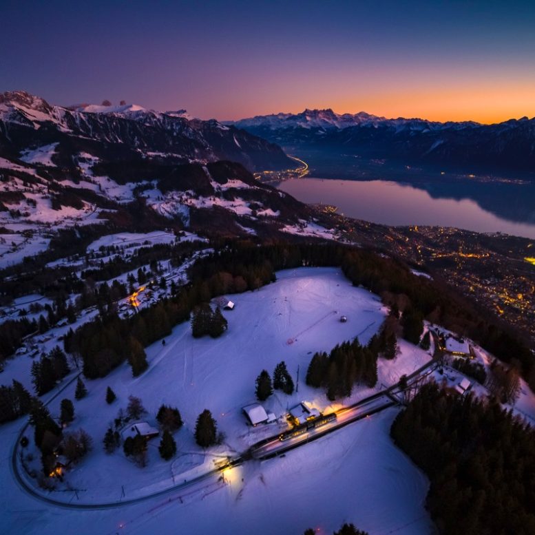 MOB Goldenpass, sortie raquettes de nuit, lanternes Pleiades ce samedi 16 fevrier 2019. (VFPIX.COM /Valentin Flauraud)