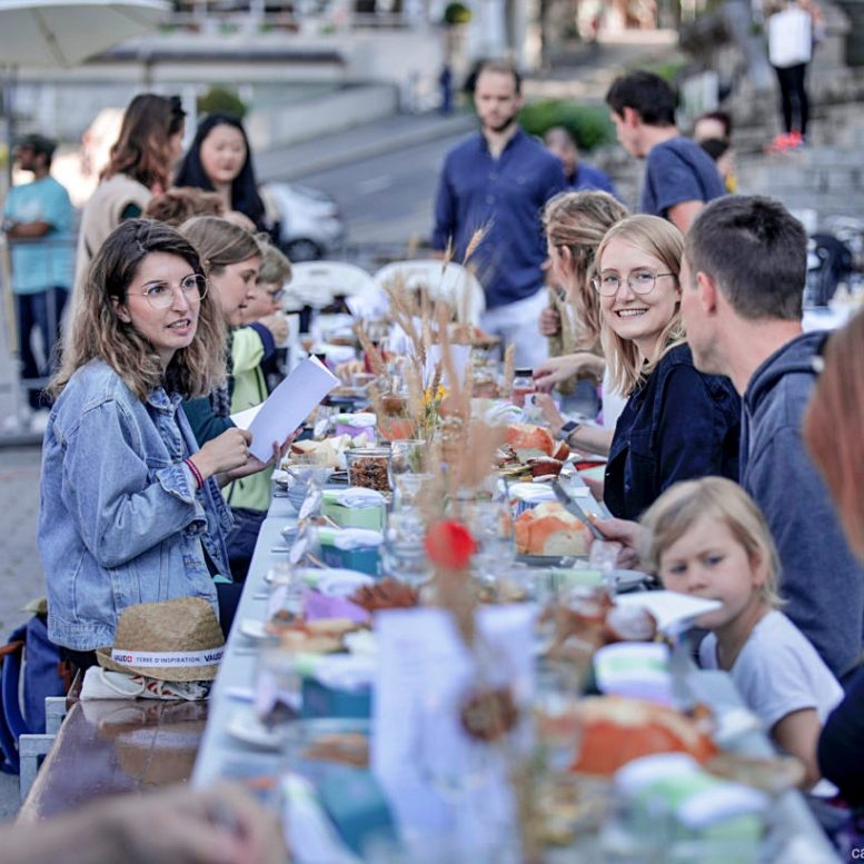 brunch-de-la-riponne-4-lausanne-a-table-1024x819